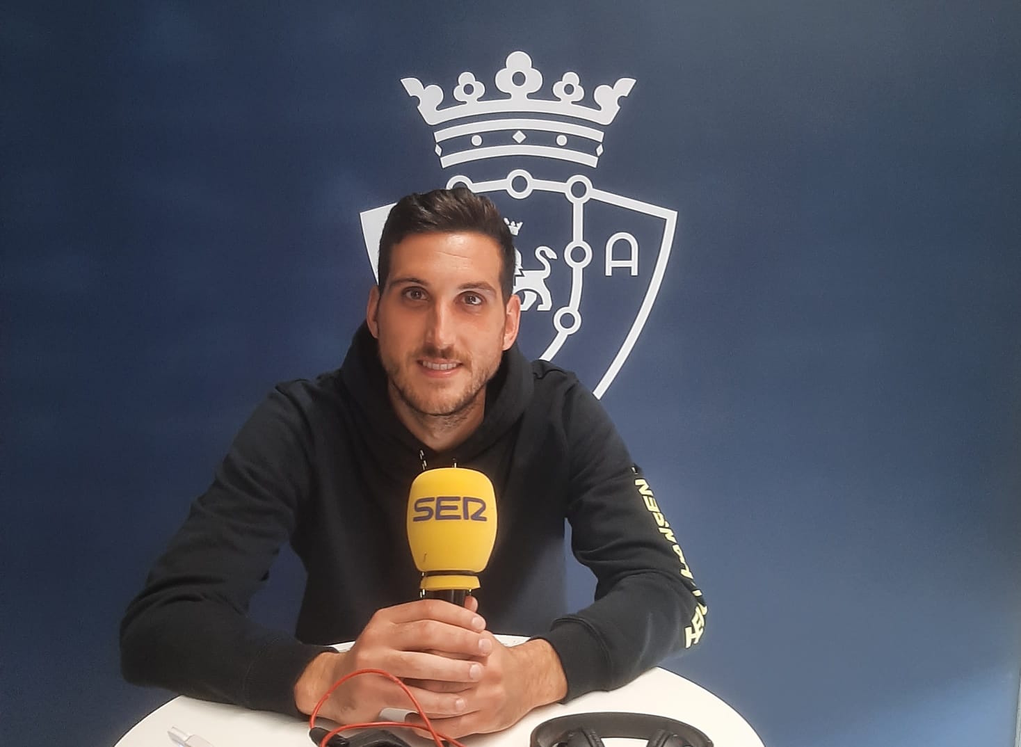 Sergio Herrera en la previa de visitar al Real Madrid en el Sadar atendiendo a la Cadena SER