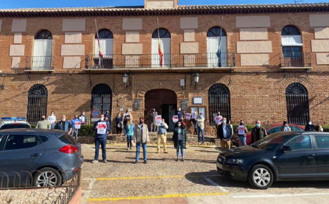 Concentración de los hosteleros de la localidad ciudadrealeña de Moral 