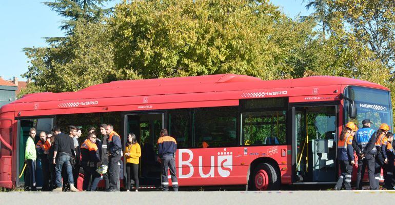 Simulacro de evacuación de un autobús en  San Sebastián de los Reyes