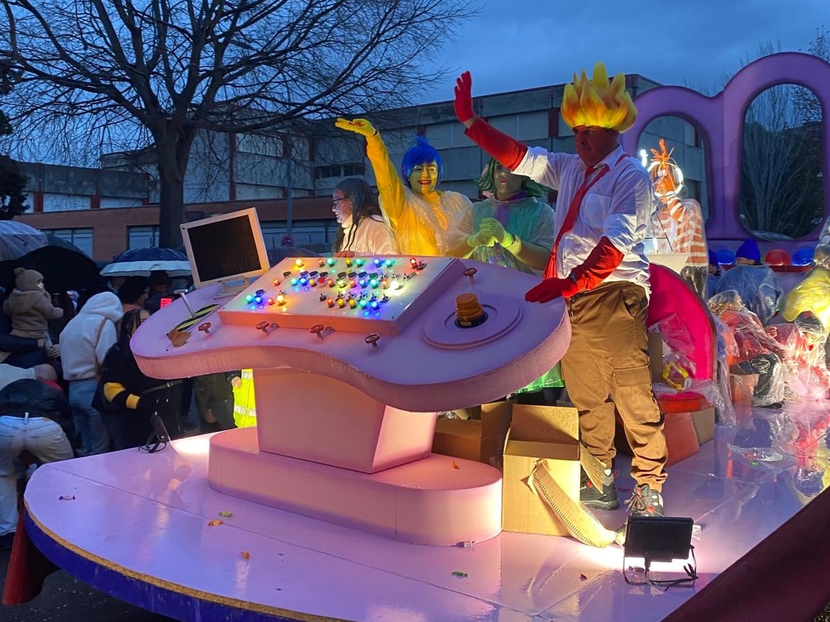 Así ha sido la cabalgata de Reyes 2025 en Talavera, que ha quedado deslucida por la lluvia