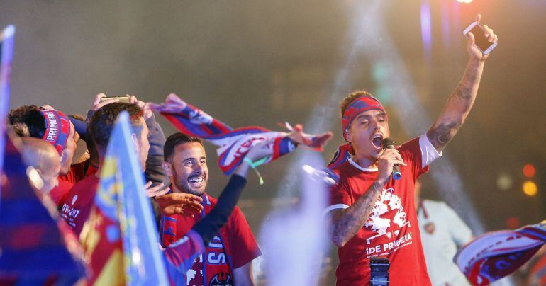 Los jugadores del Levante celebraron el ascenso con la afición