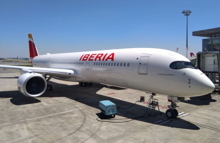 El primer A-350 de Iberia en las instalaciones de Airbus en Toulouse antes de su primer vuelo a Madrid 