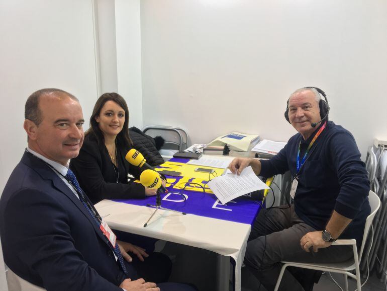 Jaume Ferrer y Alejandra Ferrer esta mañana en Fitur