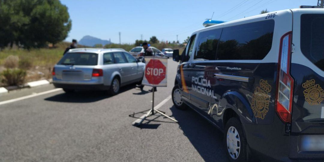 Imagen de archivo del mes de abril de un control Policía Nacional Dénia, rotonda N-332-Les Deveses.