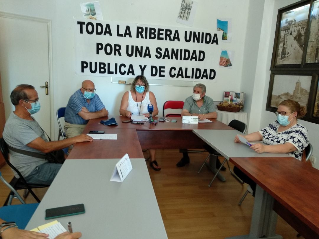 Miembros de la Coordinadora por la Sanidad de Aranda y la Ribera en tiempo de pandemia