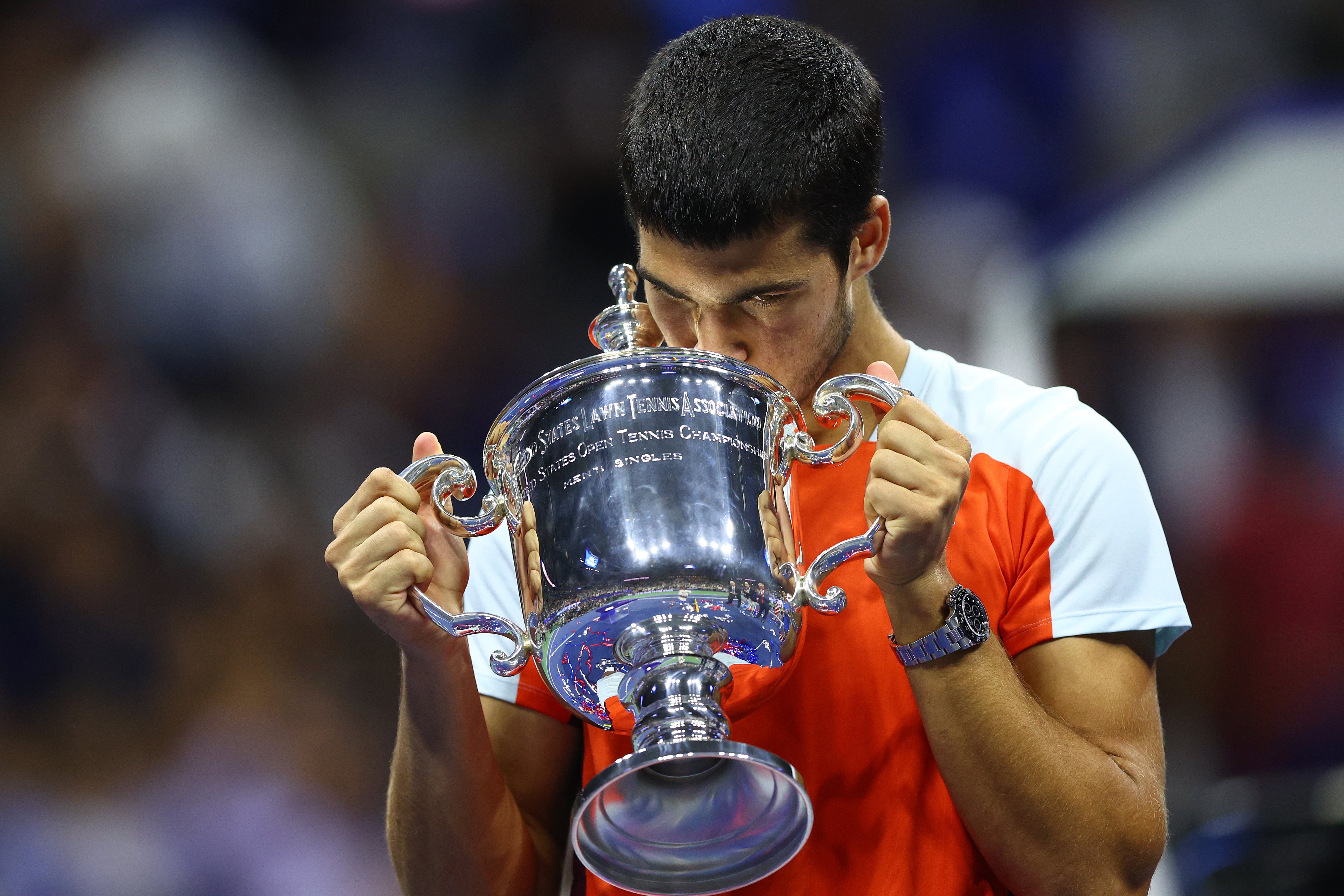 Carlos Alcaraz levanta el US Open 2022 tras ganar a Ruud.