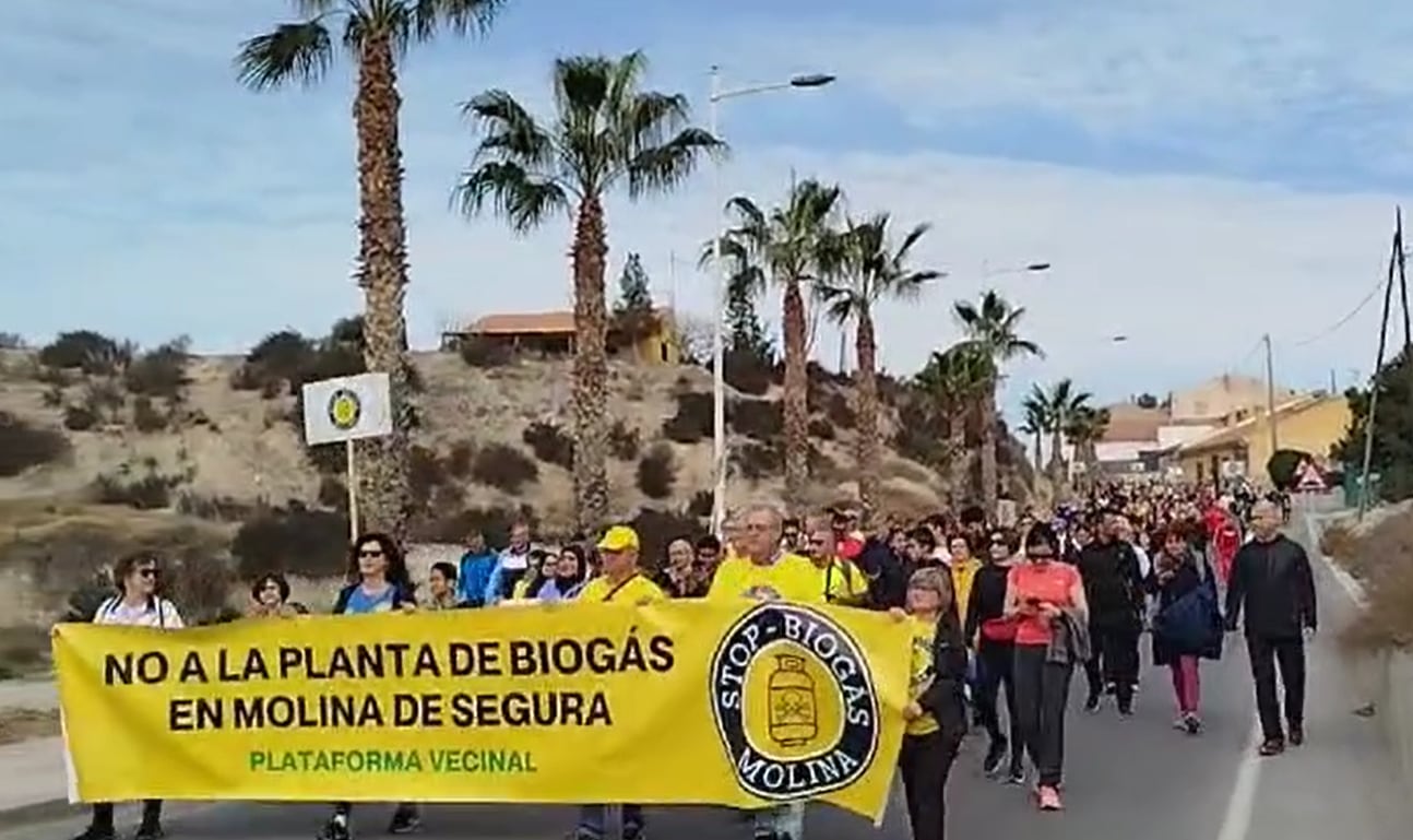 Vecinos de Molina de Segura se concentran para exigir la paralización de una planta de biogás