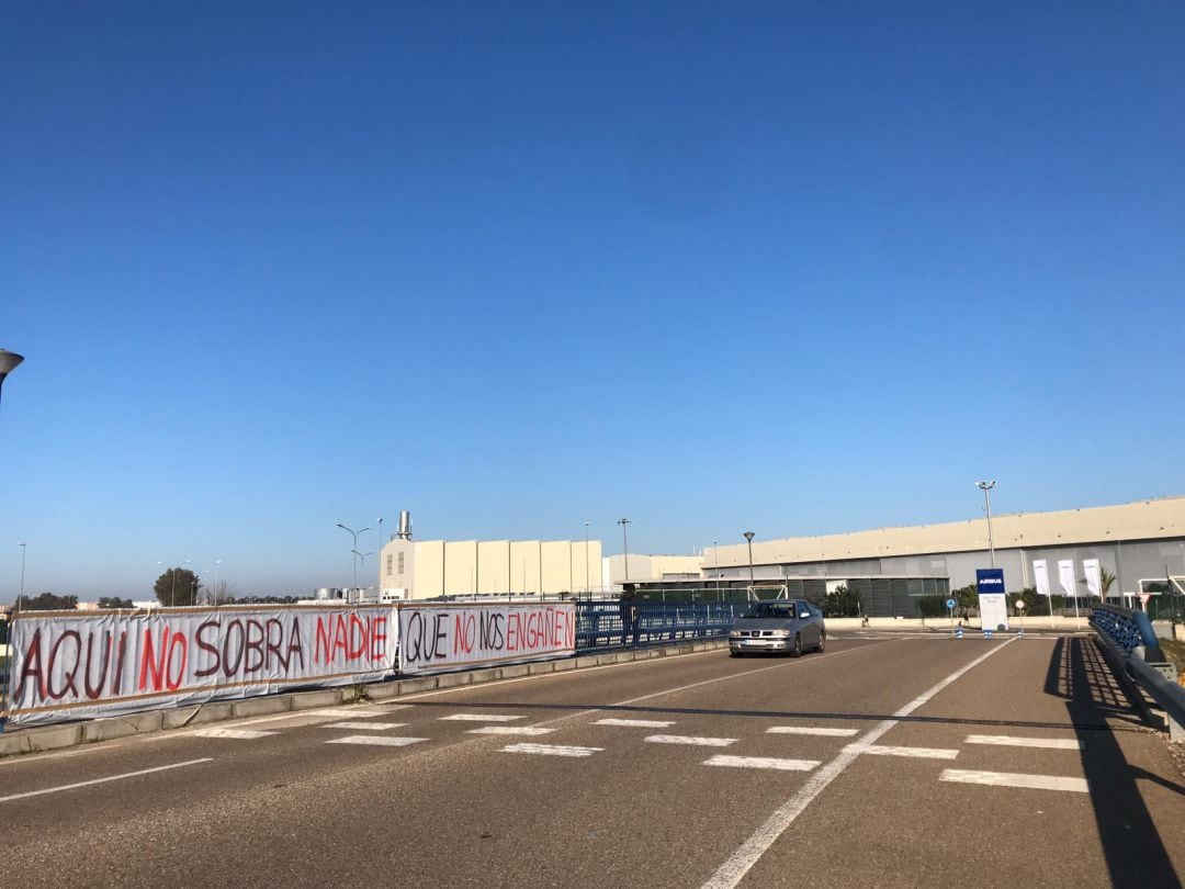 Acceso a la planta de Airbus en San Pablo esta mañana 