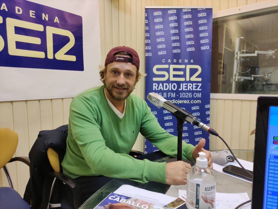 El cantante jerezano Juan Peña, este viernes en Radio Jerez