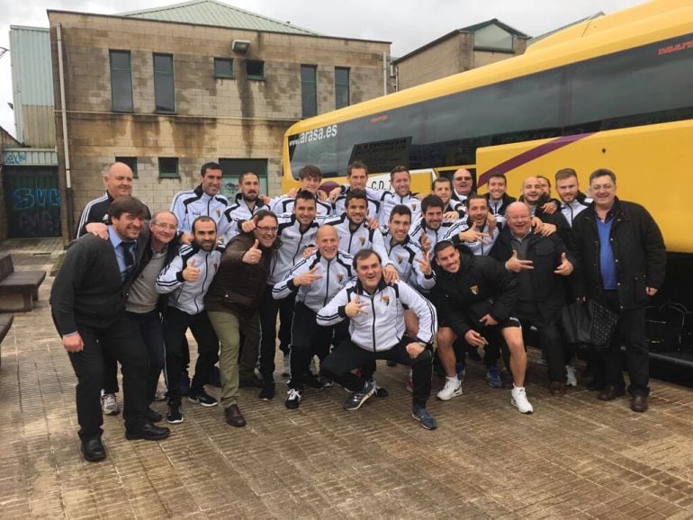 La plantilla del Tudelano tras lograr en el campo del Lealtad su cuarta victoria consecutiva 