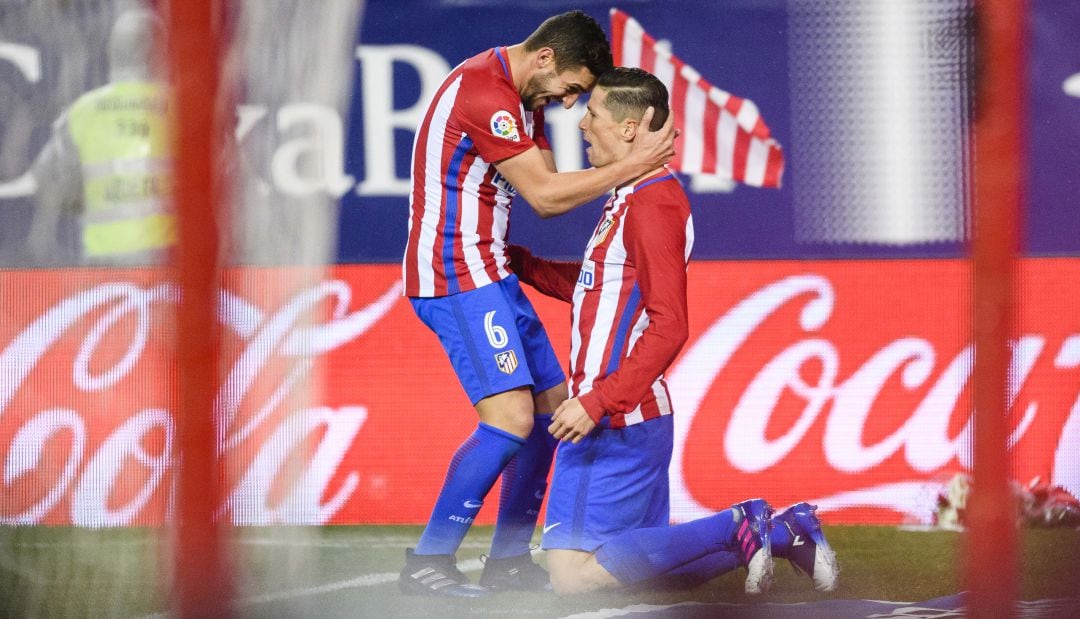 Koke y Fernando Torres, en un partido del Atlético de Madrid.