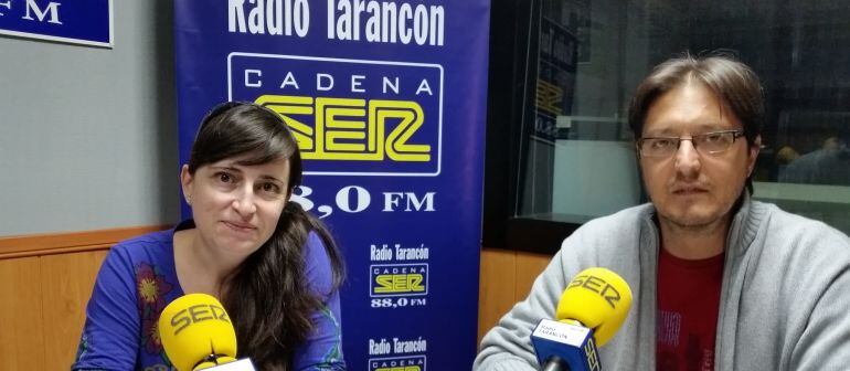 Carolina Rey, portavoz de IU Ganemos, junto con José Manuel Hontana, hasta ahora concejal de la formación en Tarancón