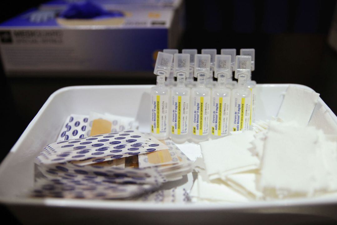 27-05-2021 Viales con la vacuna de Pfizer contra el Covid-19, a 27 de mayo de 2021, en el estadio Camp Nou, en Barcelona, Catalunya (España). Este jueves ha abierto en el Camp Nou, estadio del FC Barcelona, un espacio para administración de vacunas contra el Covid-19 que estará abierto durante tres semanas. Este dispositivo de vacunación se ha instalado en la Sala Berlín del estadio, tendrá cuatro boxes de vacunación y un ritmo de 2.500 dosis semanales. SALUD
Kike Rincón - Europa Press