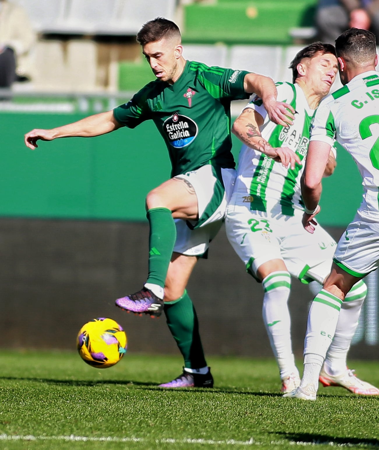 Heber Pena, en una jugada del Racing-Córdoba en A Malata (foto: Mariño / Cadena SER)