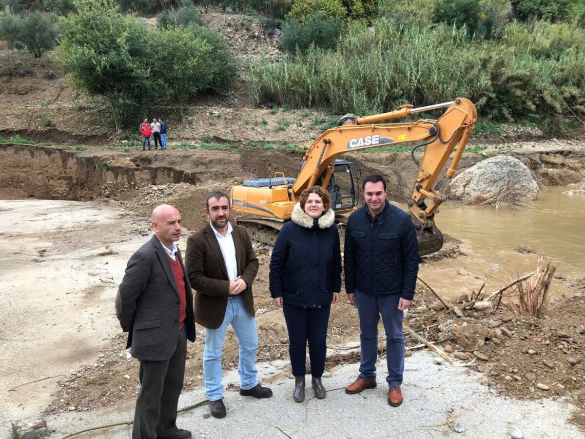 El delegado territorial de Agricultura visita los trabajos de mejora en los caminos dañados por el temporal
