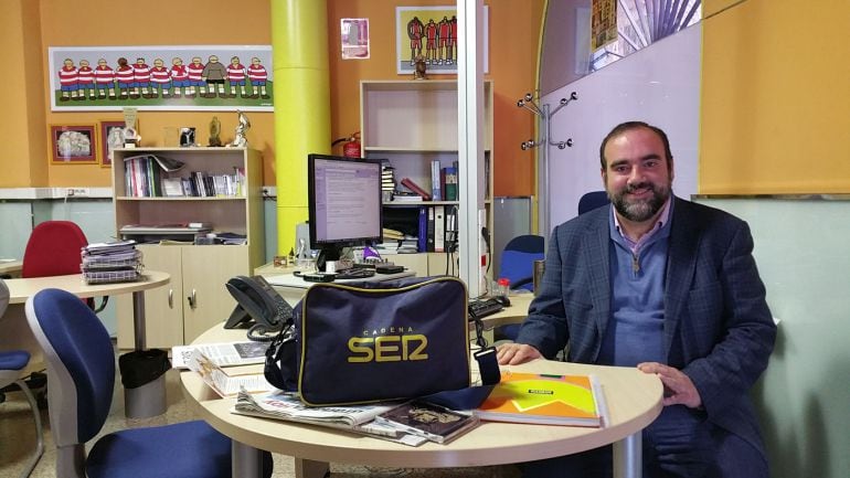 El portavoz de IU en el Ayuntamiento de Granada, Paco Puentedura, en la Redacción de Radio Granada