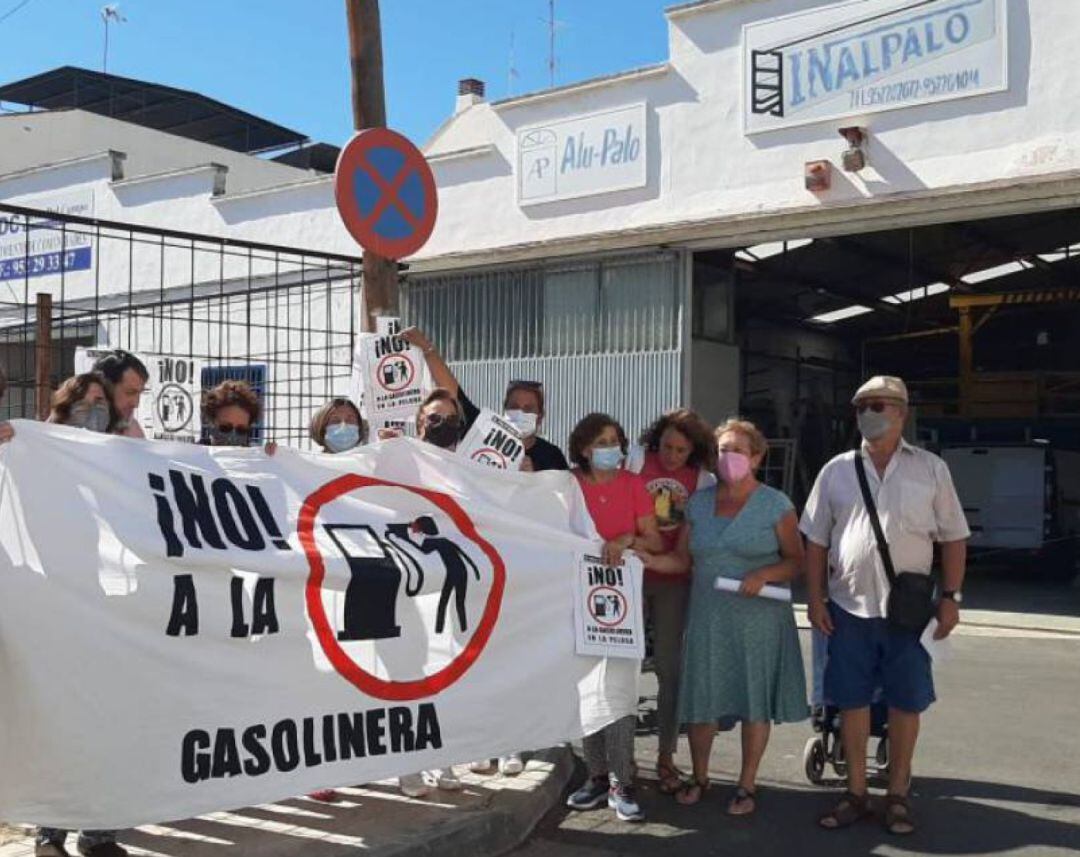 Vecinos de La Pelusa muestran su rechazo a la construcción de una gasolinera en el barrio