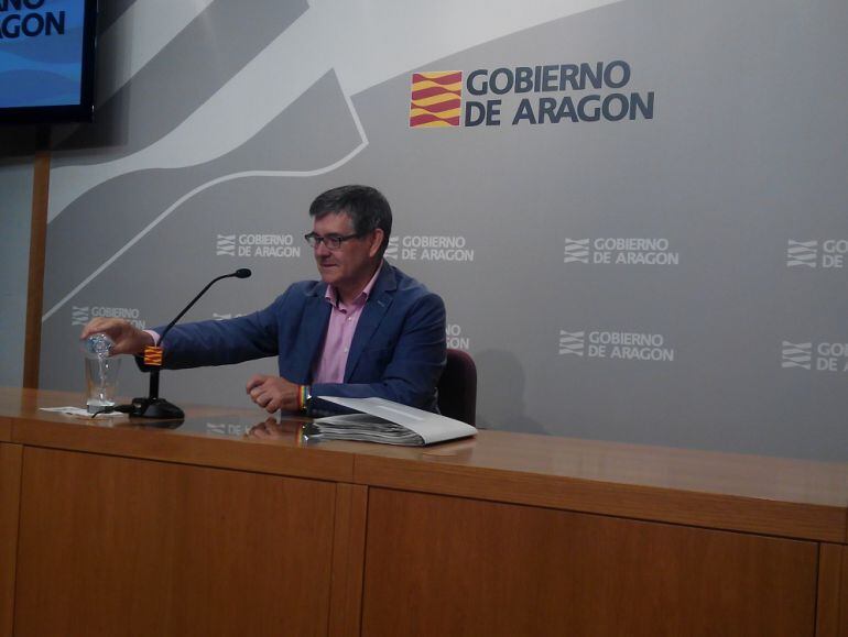 El consejero de Presidencia, Vicente Guillén, durante la rueda de prensa posterior al Consejo de Gobierno