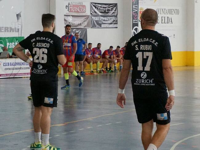 El Elda - C.E.E. quiere mantener el rigor defensivo para puntuar en Benidorm