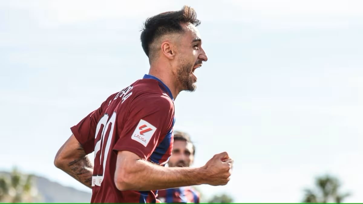 Iván Chapela causa baja en el Eldense