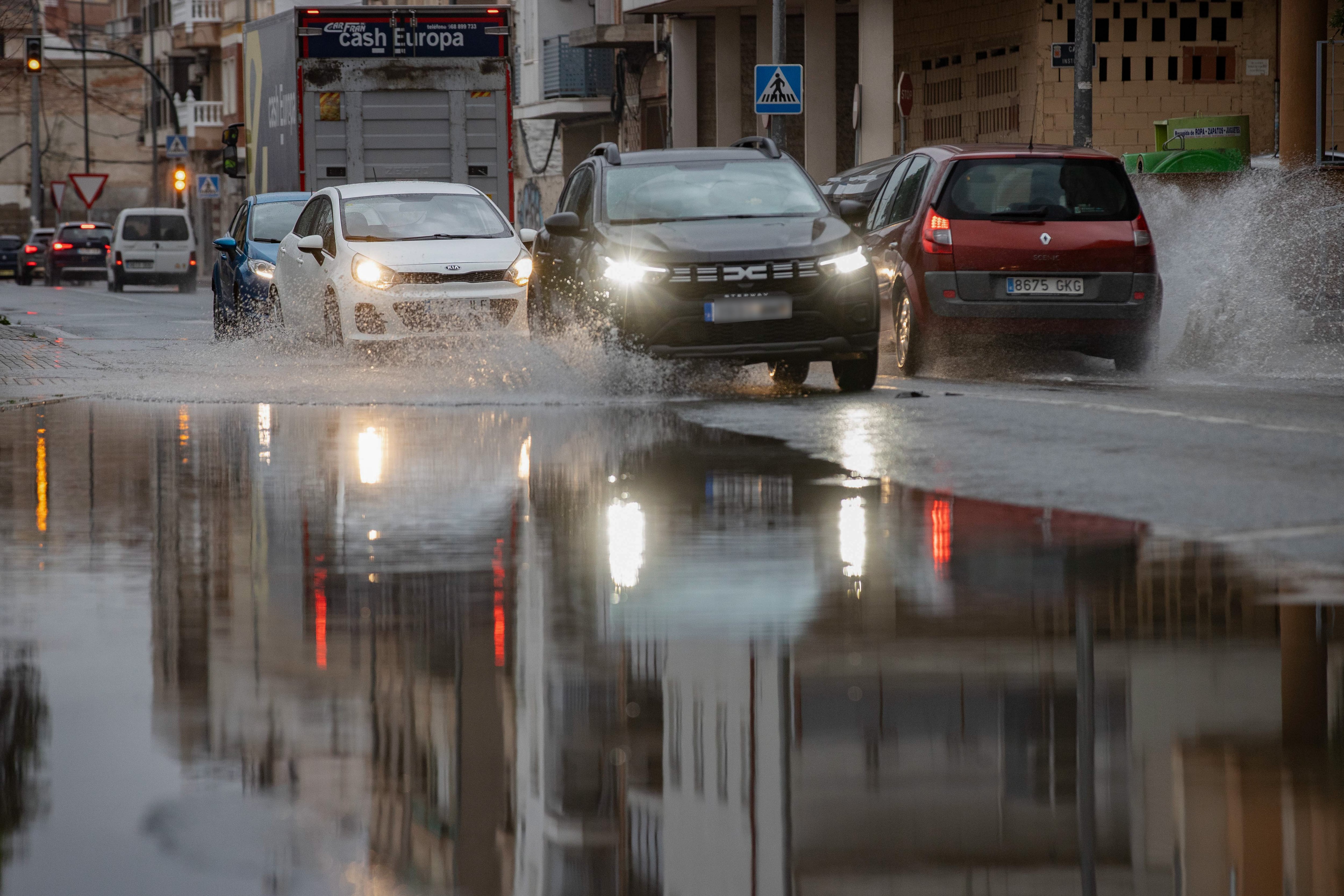 MURCIA, 05/03/2025.- Calle inundada en la pedanía murciana de Beniajan a causa de la intensas lluvias caídas en las últimas horas. EFE/Marcial Guillén
