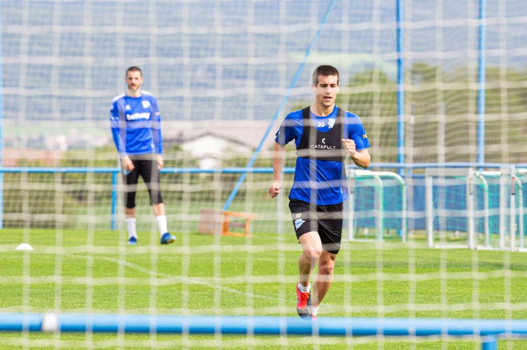 Pere Pons se ejercita en Ibaia durante la vuelta a los entrenamientos.