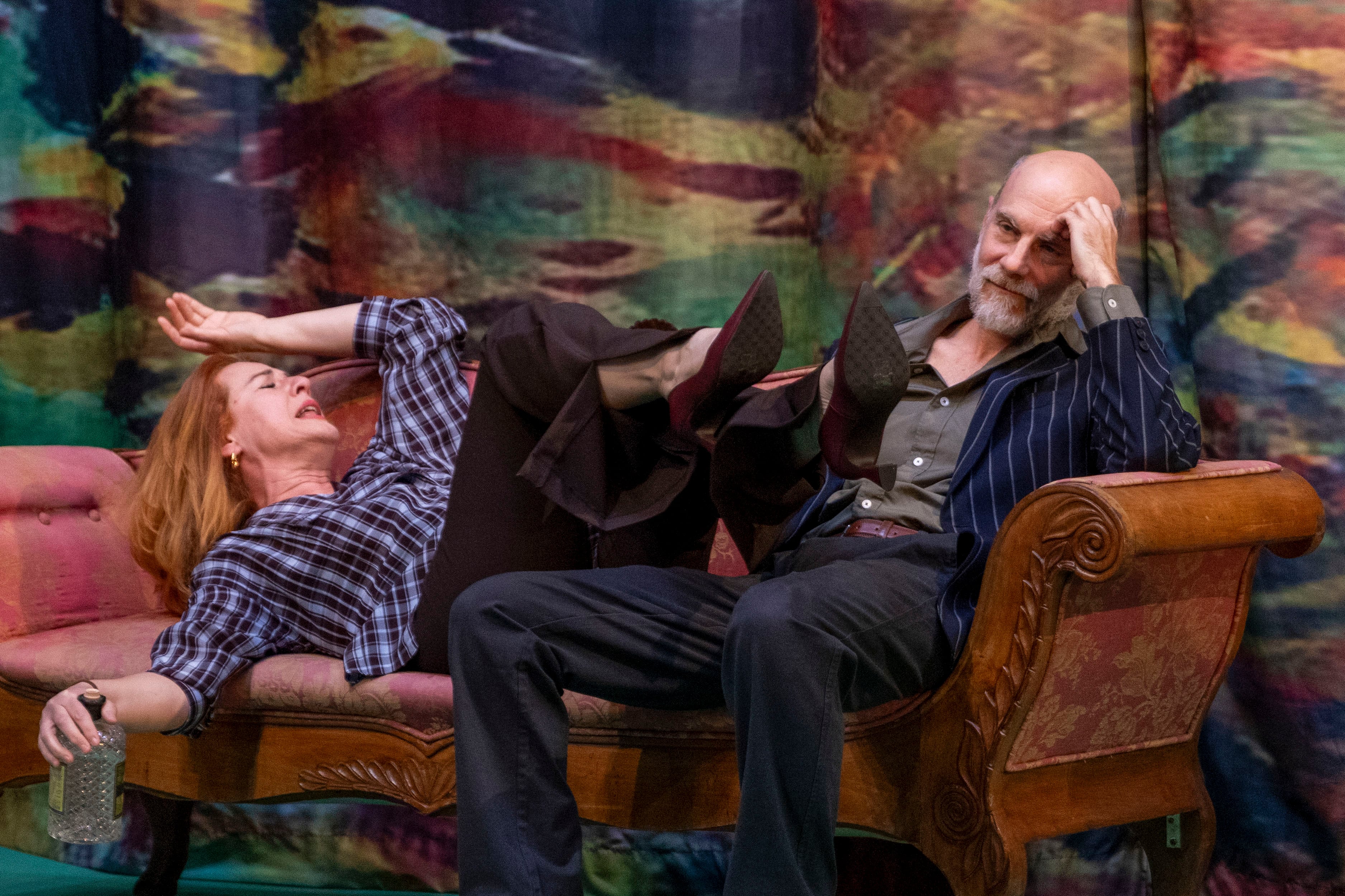 MADRID, 31/03/2026.-Pase gráfico de Tras el ensayo, una de las piezas más personales del cineasta y dramaturgo sueco Ingmar Bergman en versión y dirección de Ernesto Caballero, con los actores Emilio Tomé (d), Elisa Hipólito, y Lucía Quintana (i), este martes en madrid.-EFE/ Marcos Villaoslada