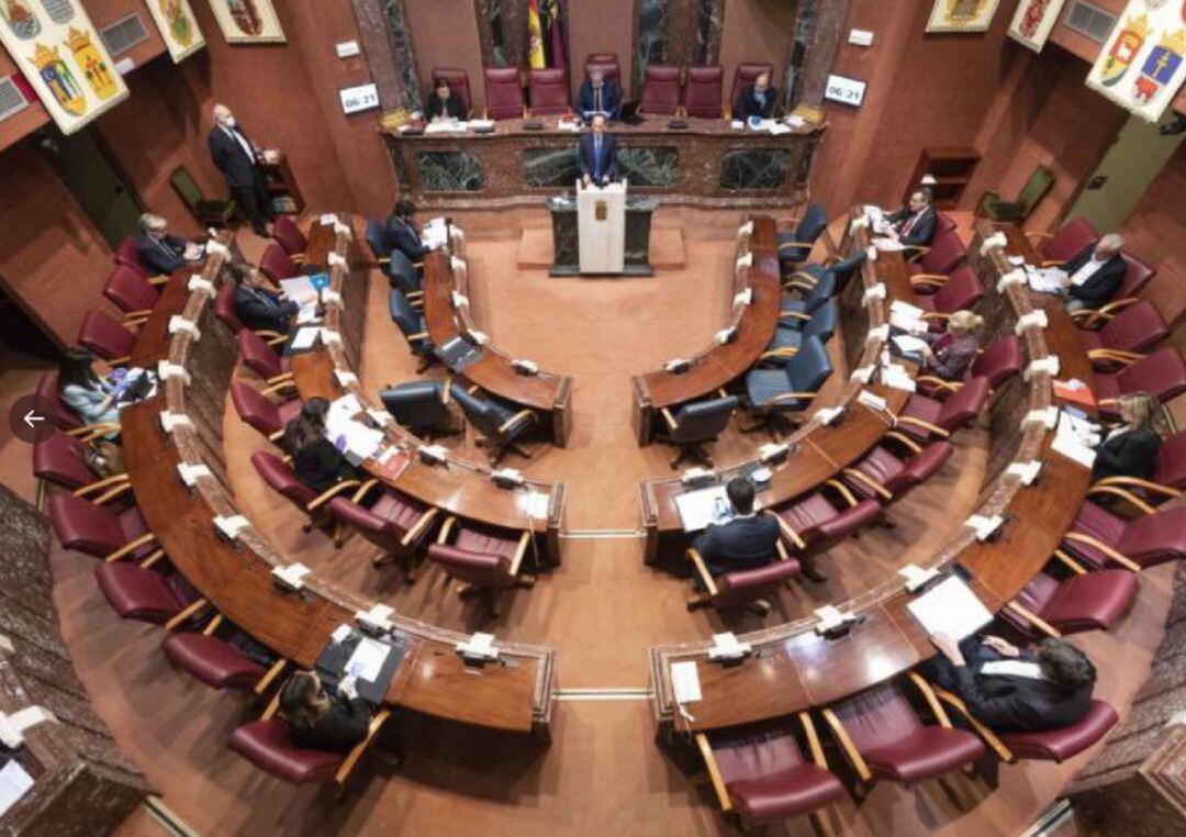 Momento del debate en el pleno de presupuestos celebrado el martes en la Asamblea Regional