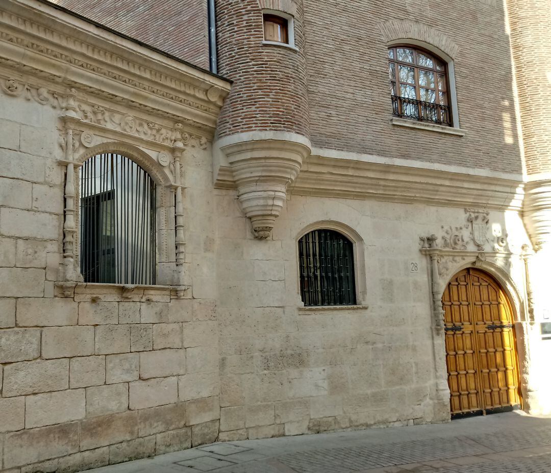 Albergue municipal de peregrinos de Burgos en la Casa de los Cubos de la calle Fernán González