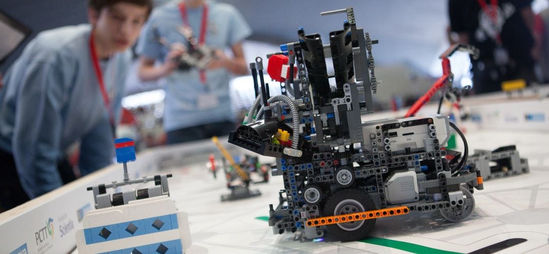 Robot construido con LEGO