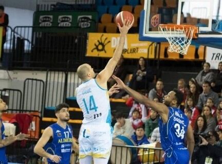 Stevic ha aportat centímetres, rebots, punts i experiència a l'Hestia i l'equip ho està notant molt.