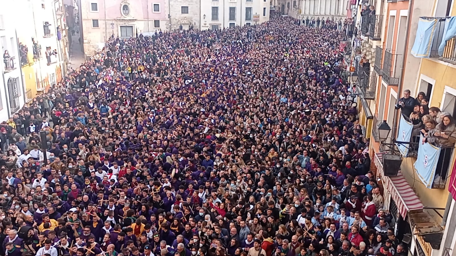 Turbos esperando la llegada del Jesús, Turbas 2022, Cuenca