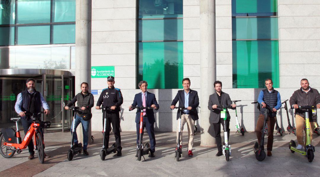 Alcobendas autoriza a 5 empresas el despliegue de 750 patinetes y bicicletas 