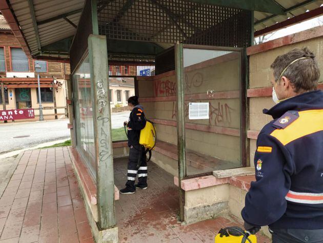 Protección Civil de La Granja y Valsaín desinfectando zonas del municipio durante la pandemia del COVID-19