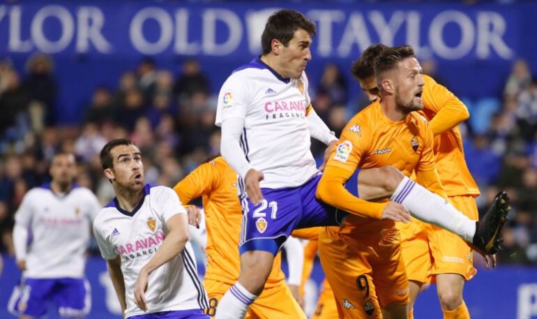 Zapater, en una imagen del partido de la primera vuelta ante el Reus