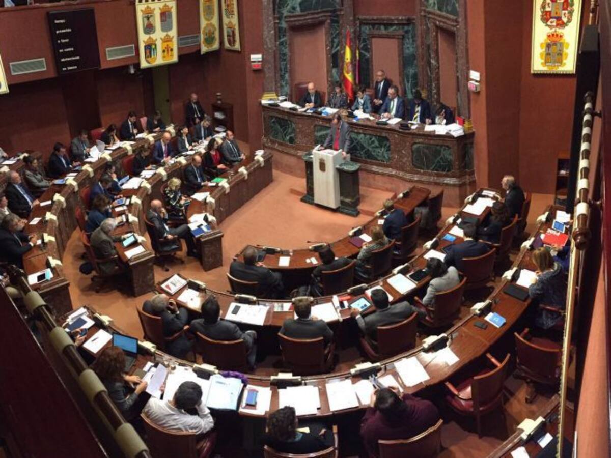 PP, PSOE y Podemos rechazan rebajar el presupuesto de los grupos parlamentarios