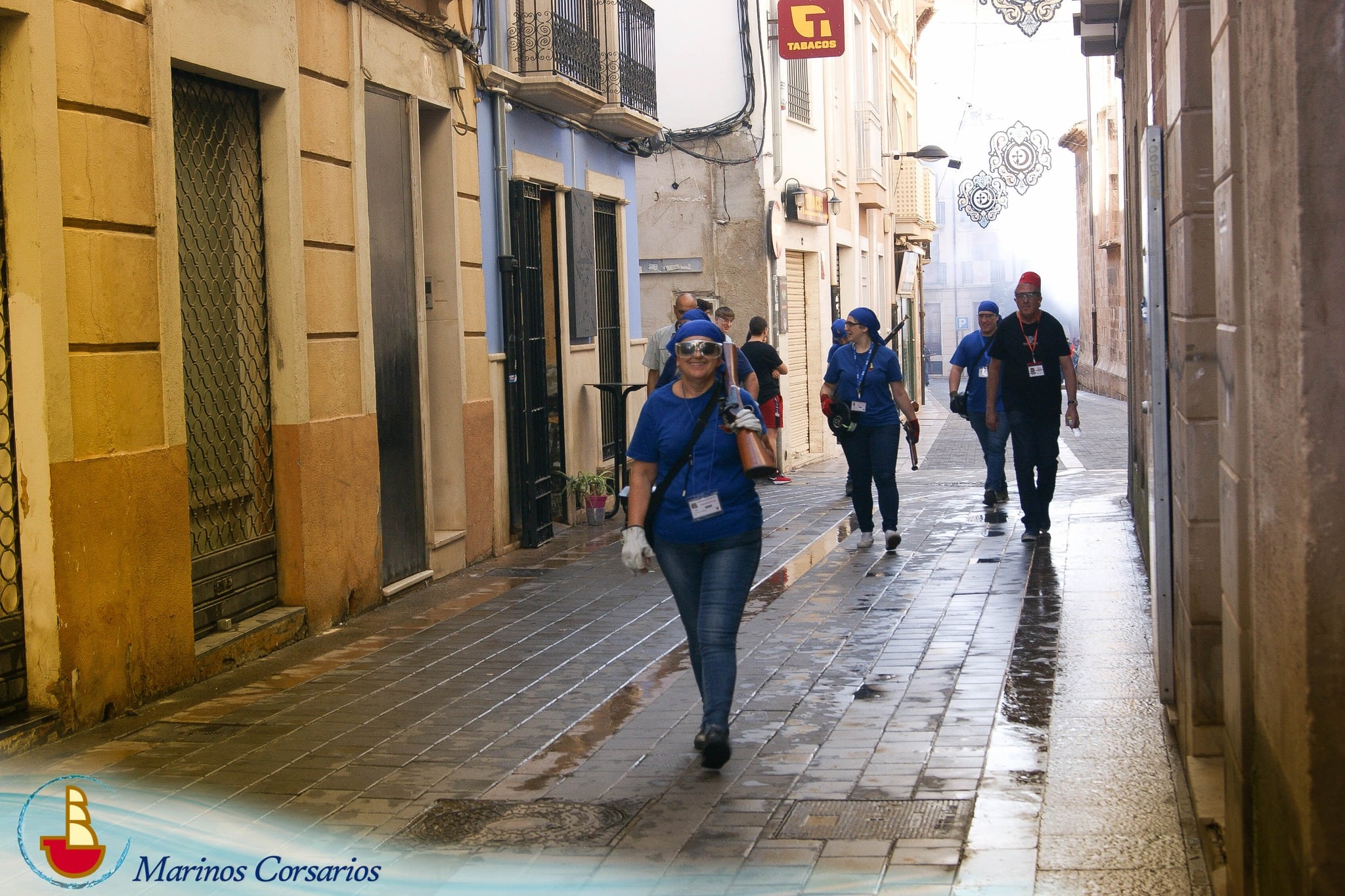 Arcabuceros de la comparsa en el pasacalles