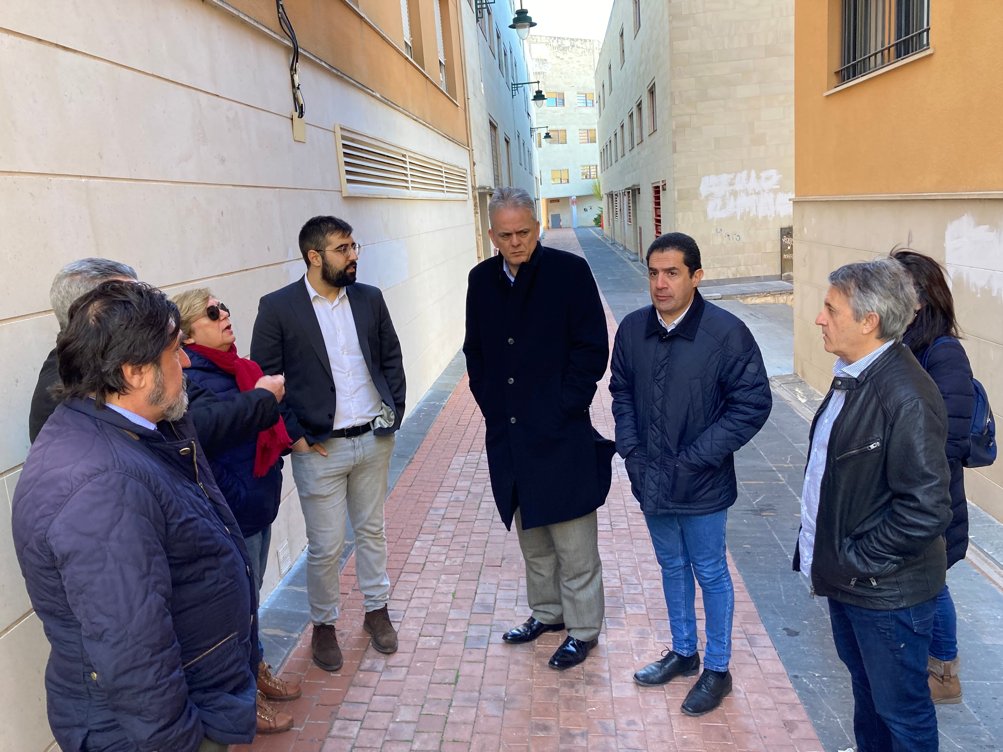 El vicepresidente y conseller Héctor Illueca visita el barrio de La Sang en Alcoy