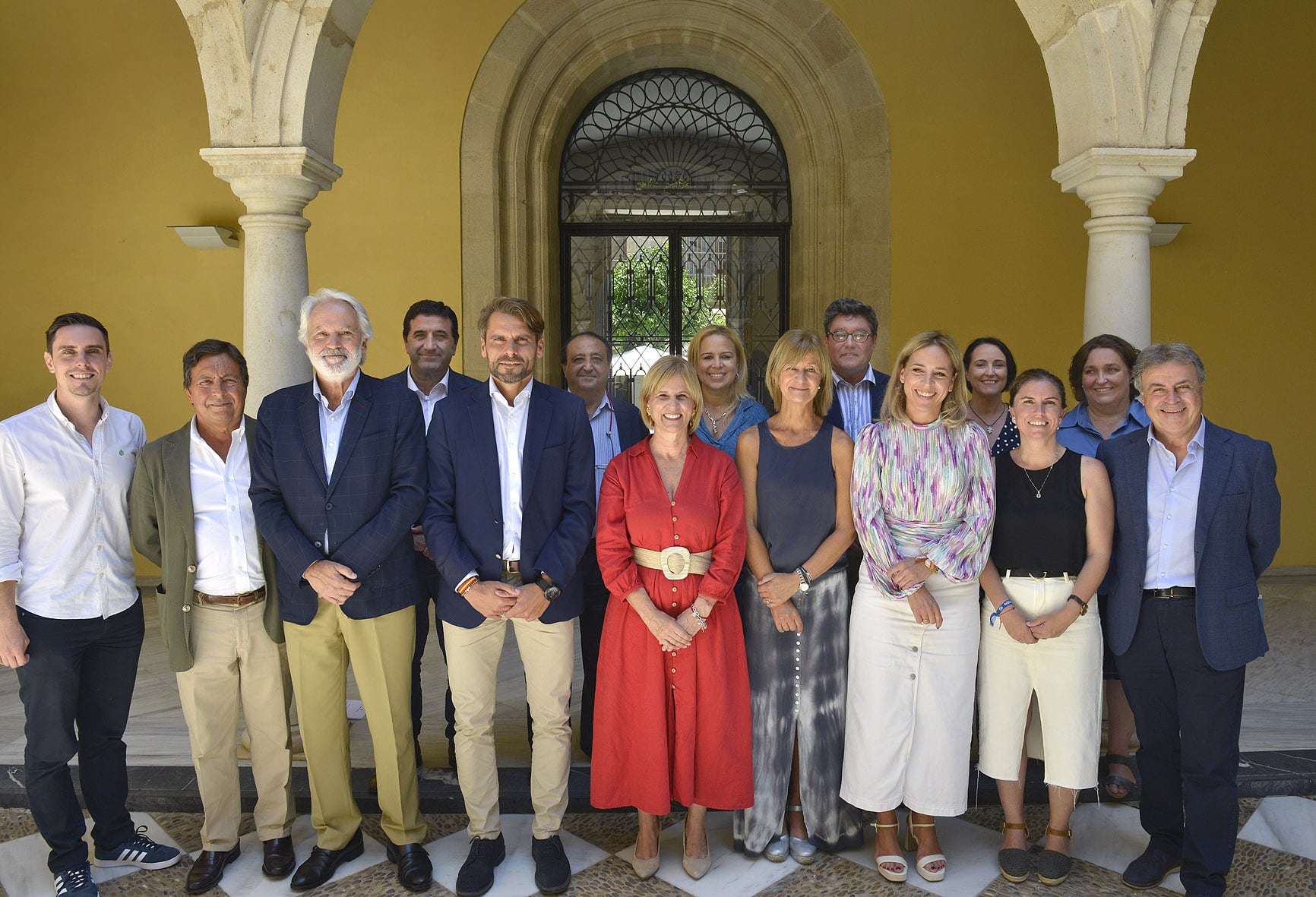 Imagen del equipo de gobierno con Rafael Mateos y su sustituta Carmen Pina