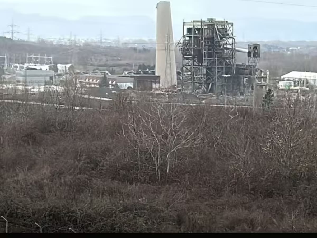 360 kilos de dinamita completarán el derribo de las chimeneas de Compostilla