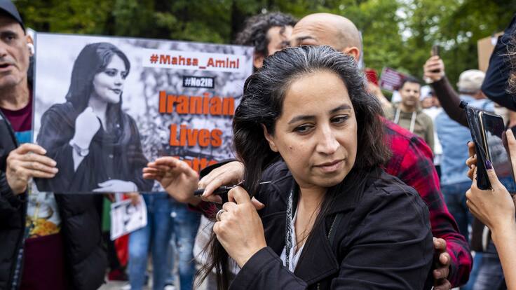 La policía iraní agrede sexualmente a las detenidas en las protestas por la muerte de Mahsa Amini como medida de represión