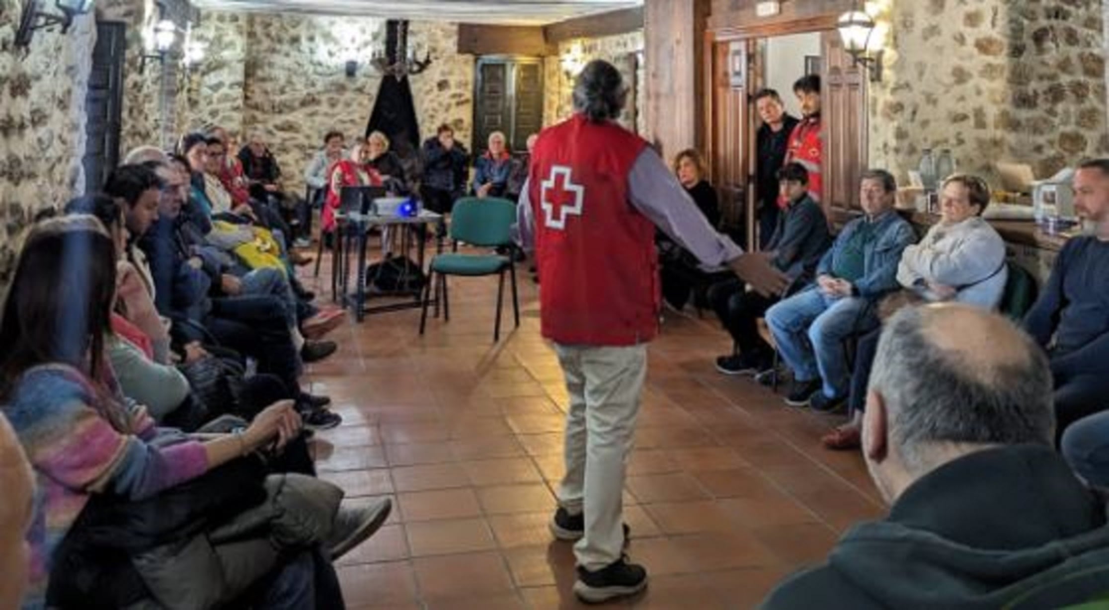 Reunión de los vecinos de Tragacete en la casa de Don Casildo.