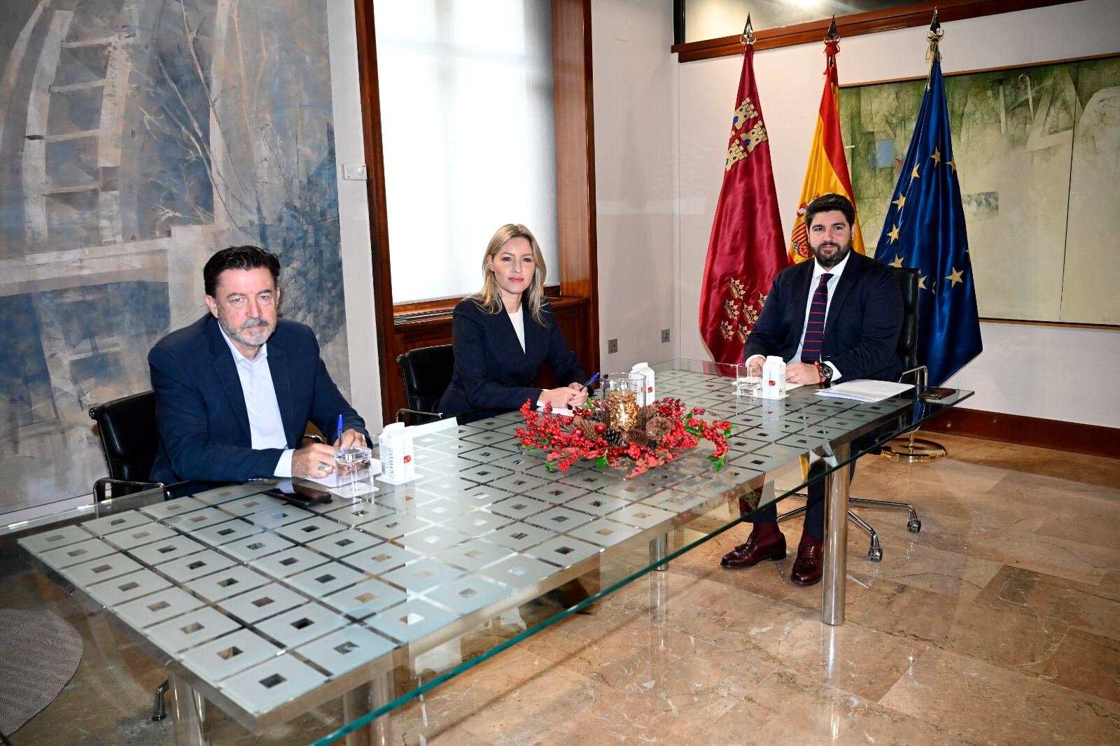 Los diputados de Cs, Martínez Vidal y Molina reunidos, en San Esteban, con el presidente López Miras