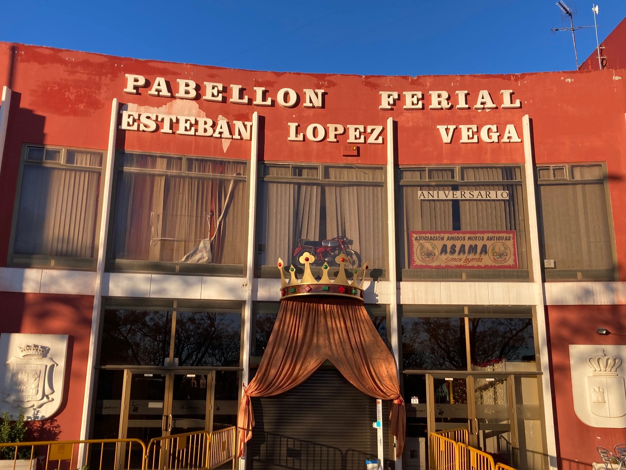 Imagen de archivo de la fachada del pabellón ferial Esteban López Vega de Valdepeñas (Ciudad Real)