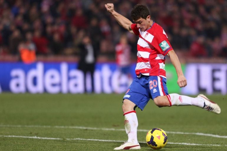 Piti Medina Luna, con la camiseta del Granada CF