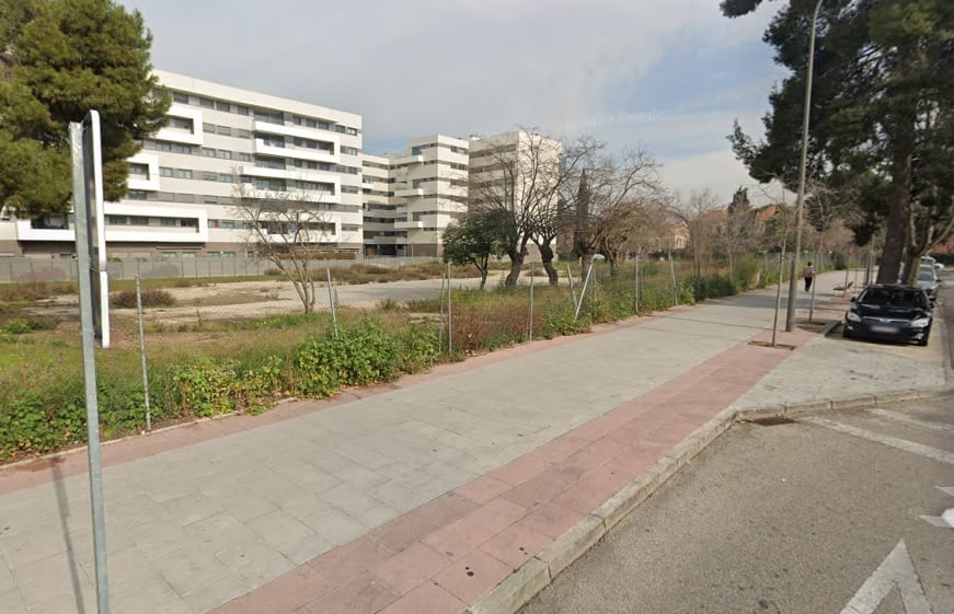 La parcela está ubicada junto al campus de Getafe de la UC3M y la calle Madrid, una de las principales arterias de la ciudad