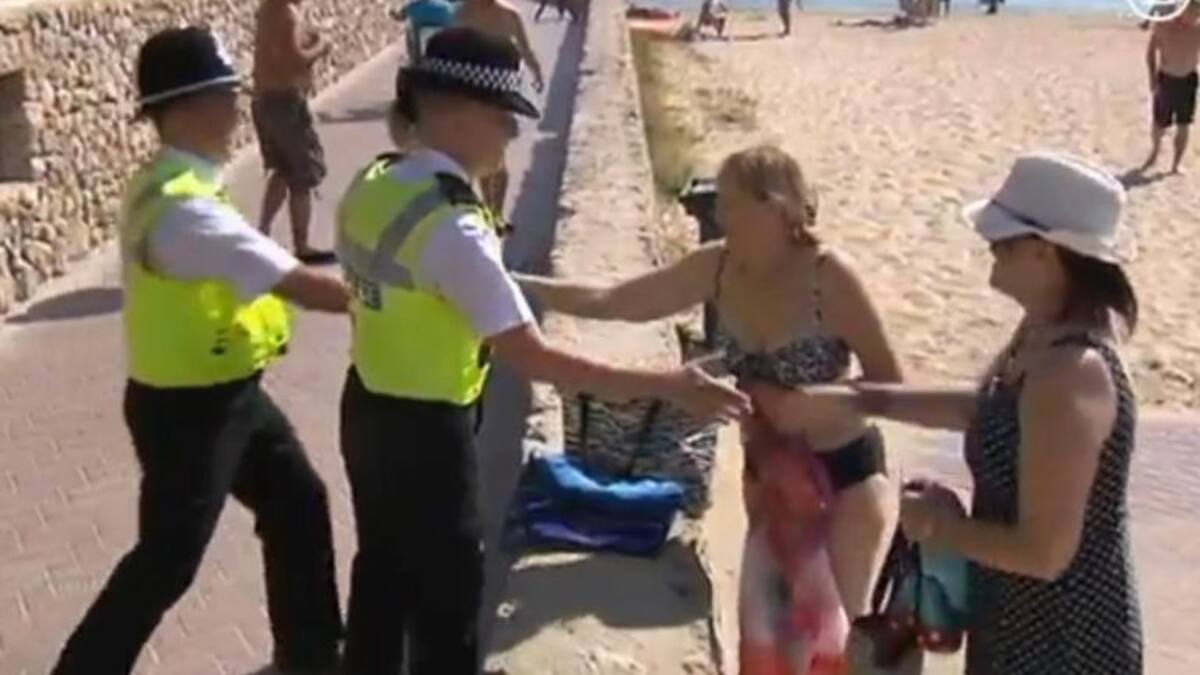 Los 'bobbies' patrullan por Magaluf