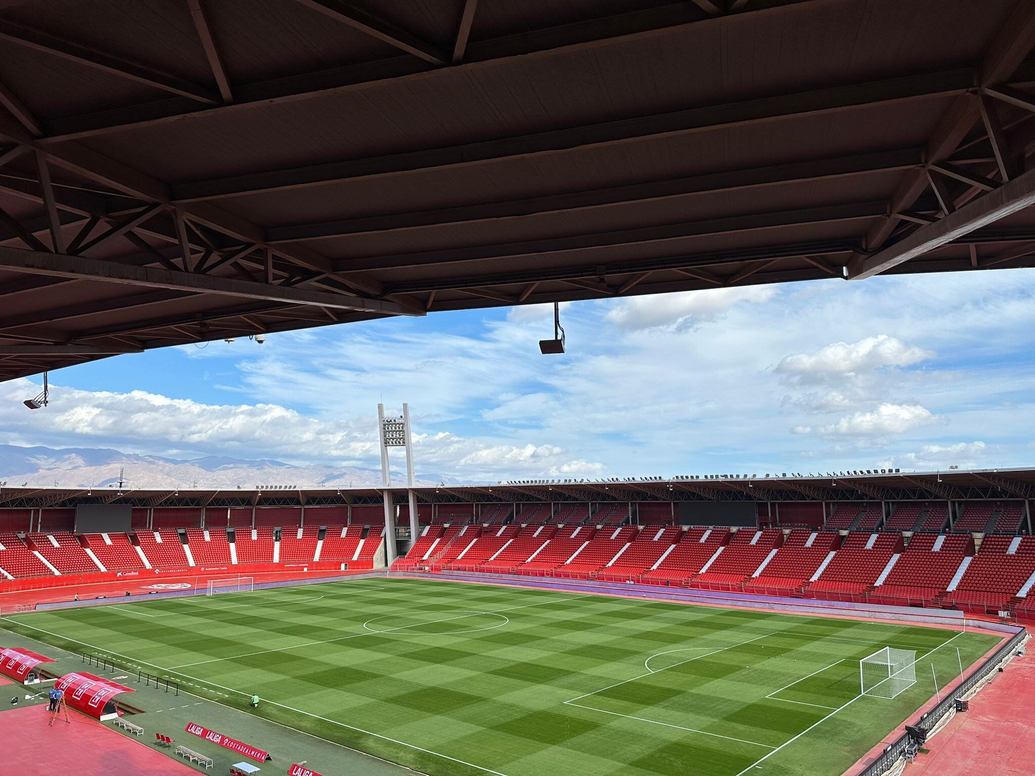 El Estadio de los Juegos Mediterráneos con el espectacular césped de invierno.