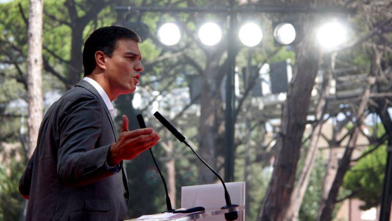 Pedro Sánchez, durante su intervención en la Festa de la Rosa