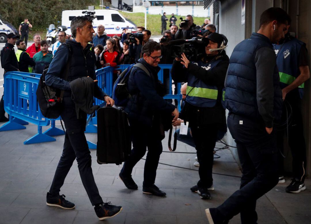 Imanol llega a Ipurua antes del único partido a puerta cerrada de esta temporada